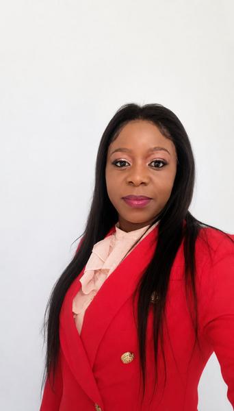 Sisasenkosi  Kenanzi, estate agent