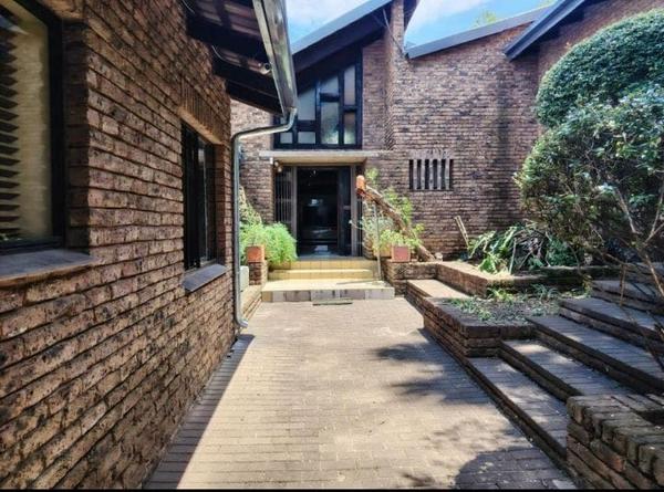 House For Sale in Mondeor, Johannesburg