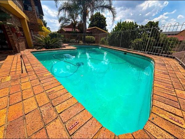 House For Sale in Ridgeway, Johannesburg