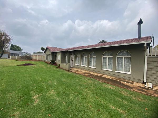 House For Sale in Crystal Park, Benoni