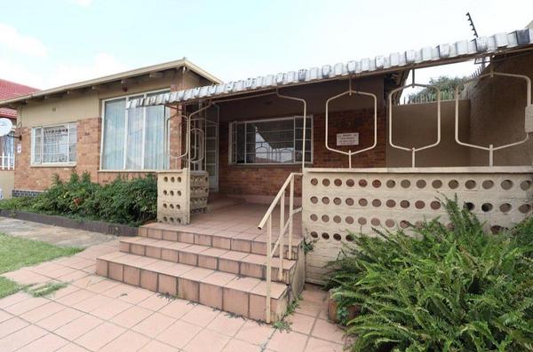House For Sale in Rosettenville, Johannesburg