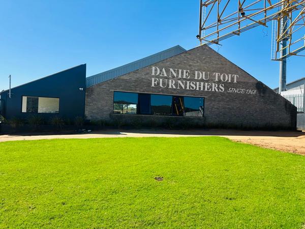 Commercial Property For Sale in Ruimsig, Roodepoort