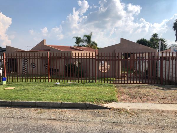 House For Sale in Minnebronne, Brakpan
