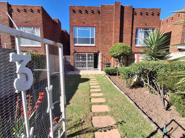 Duplex For Sale in Brackenhurst, Alberton