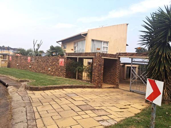 House For Sale in Brackendowns, Alberton