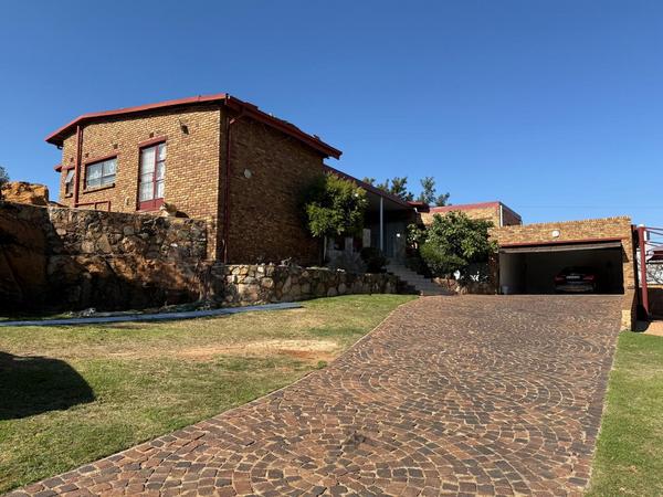 House For Sale in Oakdene, Johannesburg