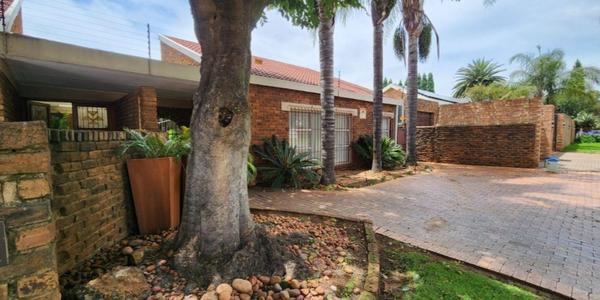 House For Sale in Edleen, Kempton Park
