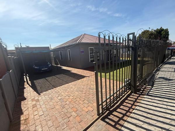 House For Sale in South Hills, Johannesburg