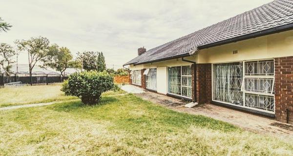 House For Sale in Linmeyer, Johannesburg