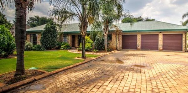 House For Sale in Bredell, Kempton Park