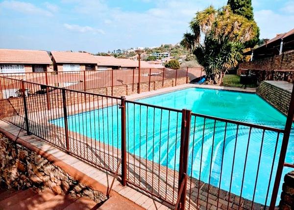Townhouse For Sale in Ridgeway, Johannesburg