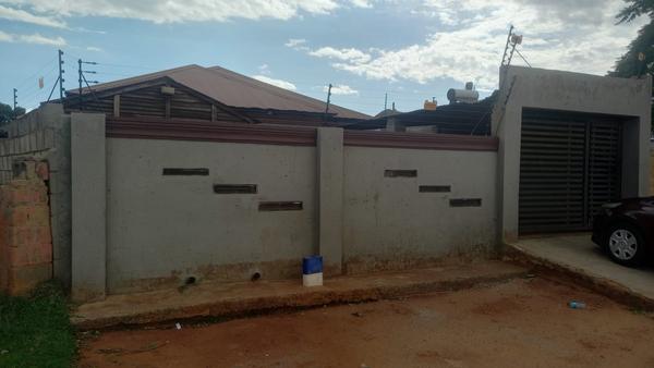 House For Sale in Klipspruit West, Johannesburg