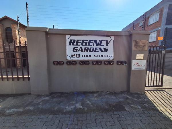 Townhouse For Sale in New Redruth, Alberton