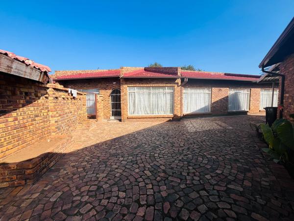 House For Sale in New State Area, Springs