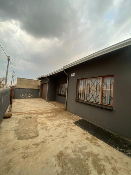 House For Sale in Tsakane Ext 5, Tsakane