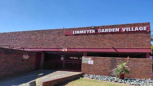Townhouse For Sale in The Hill, Johannesburg