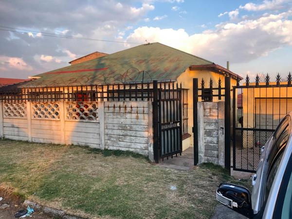 House For Sale in Elsburg, Germiston