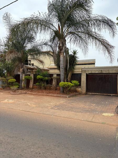 House For Sale in Laudium, Centurion