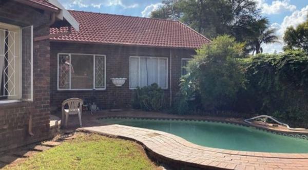Townhouse For Sale in Birchleigh, Kempton Park