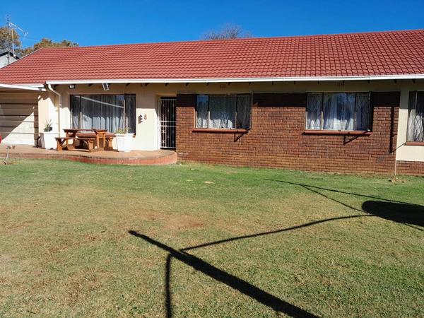House For Sale in Brackendowns, Alberton