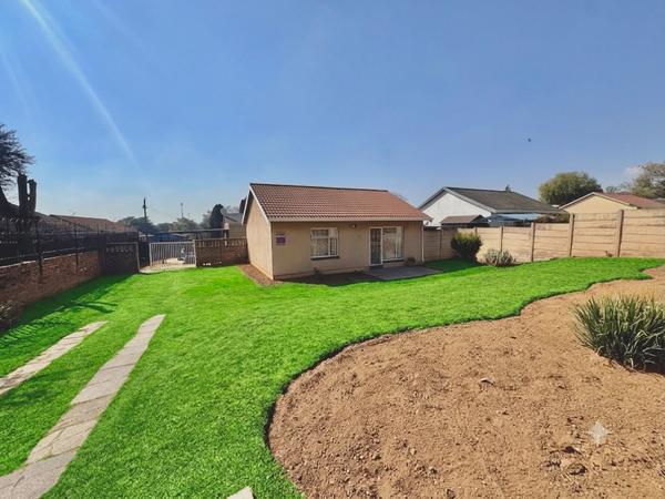 House For Sale in Moffatt View, Johannesburg