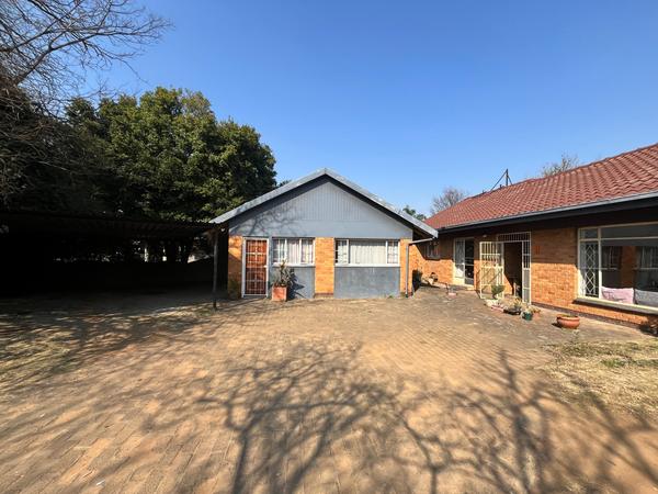 House For Sale in Farrarmere, Benoni