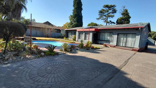 House For Sale in Brackendowns, Alberton