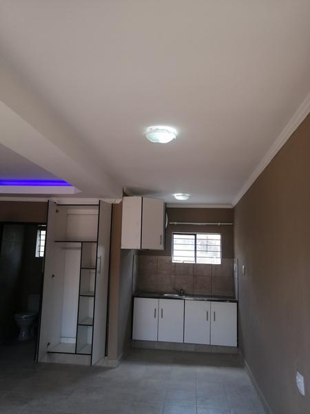 Cottage For Rent in Kempton Park Central, Kempton Park