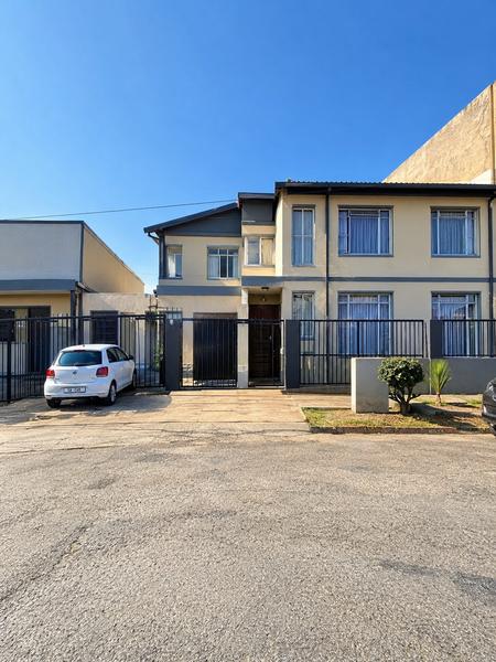 Apartment / Flat For Sale in Krugersdorp, Krugersdorp
