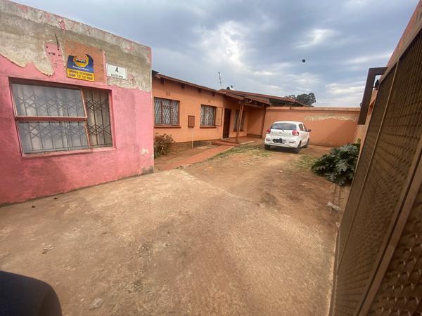 House For Sale in Klipspruit West, Johannesburg