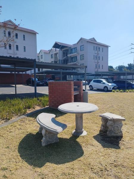 Apartment / Flat For Sale in Modderfontein, Edenvale