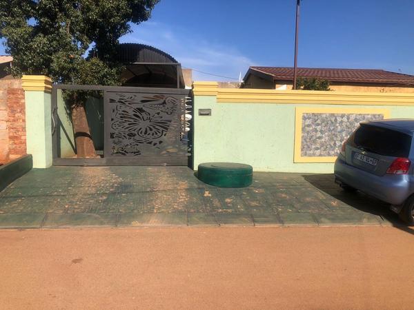 House For Sale in Bram Fischerville, Soweto