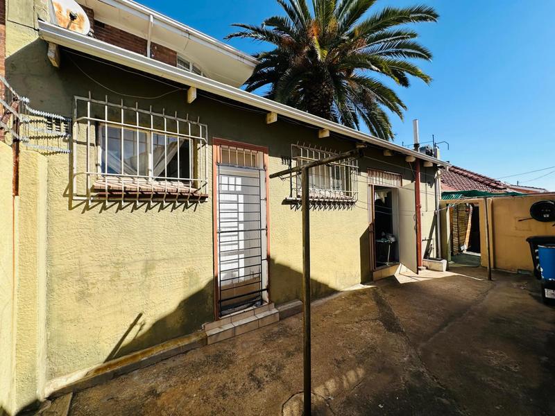 15592724