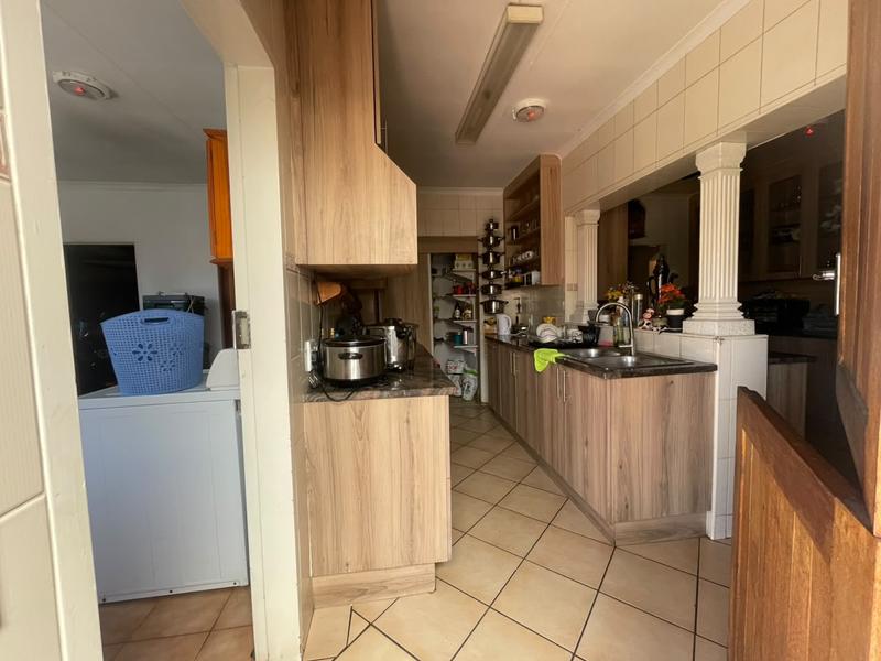 15630372